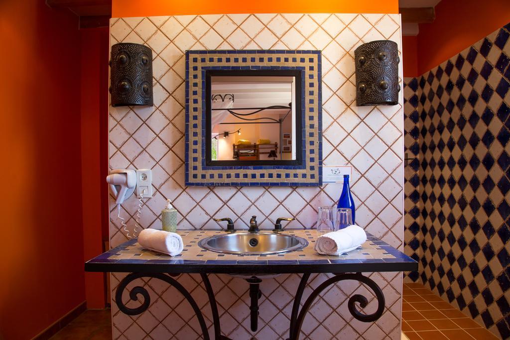 Chambres D Hotes Le Mas Julien Piscine Chauffee Adult Only Orange  Ruang foto